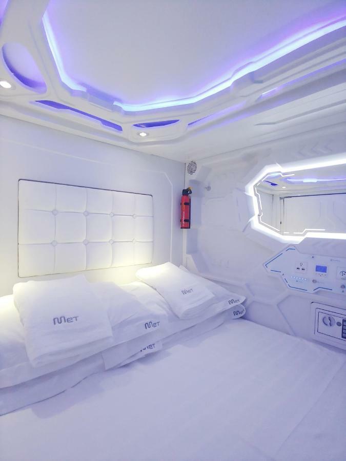 Met A Space Pod @ Asoke Bangkok Ngoại thất bức ảnh